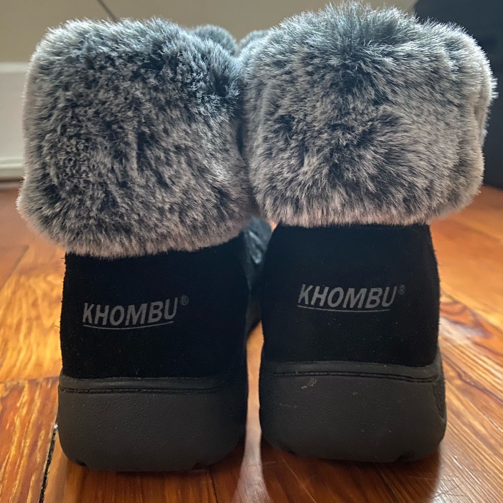 Women's Khombu Black Bootie with Gray Fur